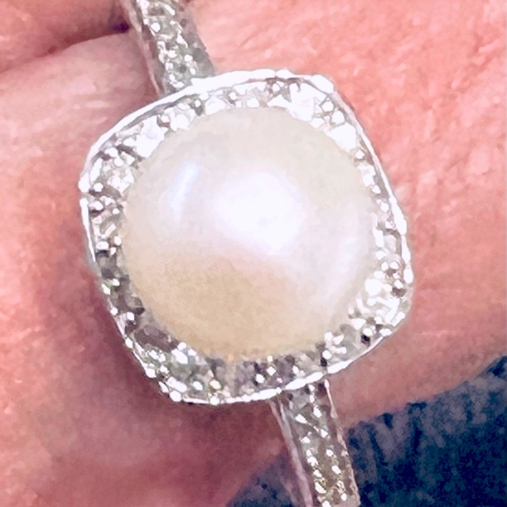 Macys fine Jewelry… cultured freshwater pearl 14k